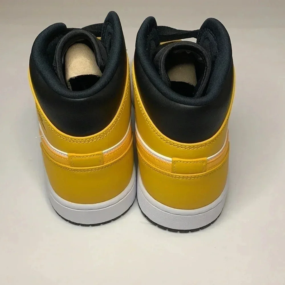 Nike Jordan 1 Mid Sneakers University Gold